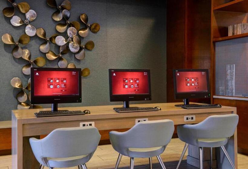 호텔 Newport News Marriott At City Center