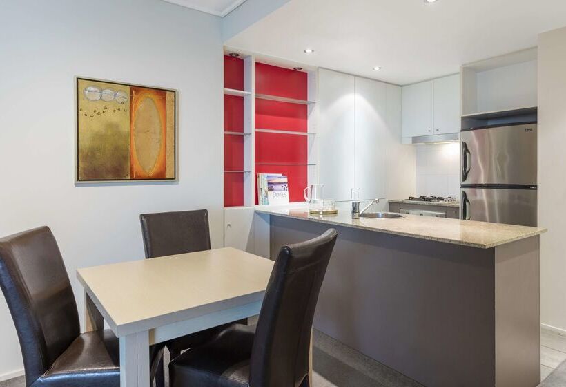 هتل Oaks Brisbane On Felix Suites