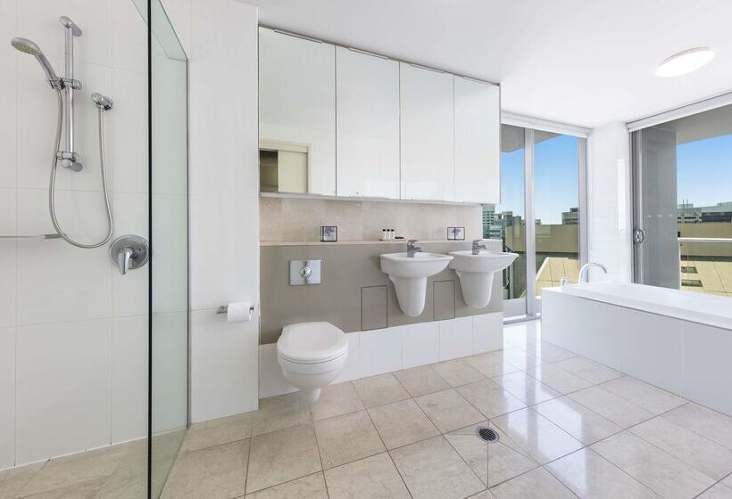 هتل Oaks Brisbane On Felix Suites