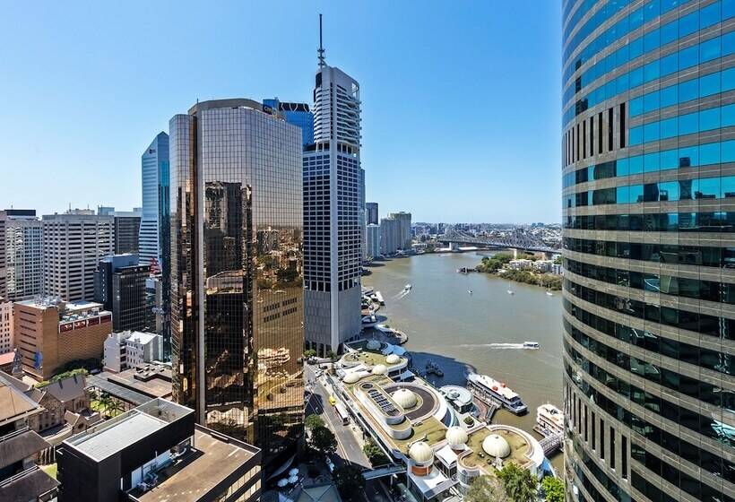 هتل Oaks Brisbane On Felix Suites