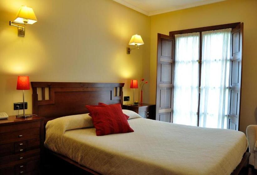 فندق Puerta Del Oriente