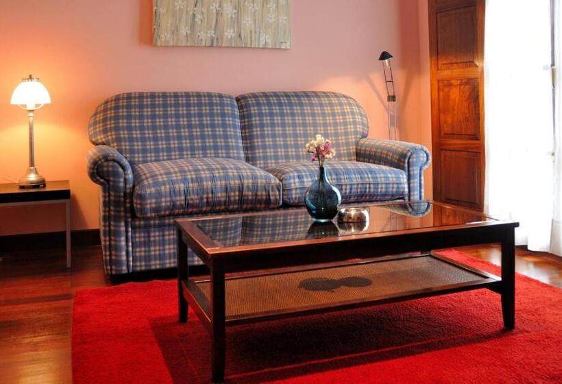 فندق Puerta Del Oriente