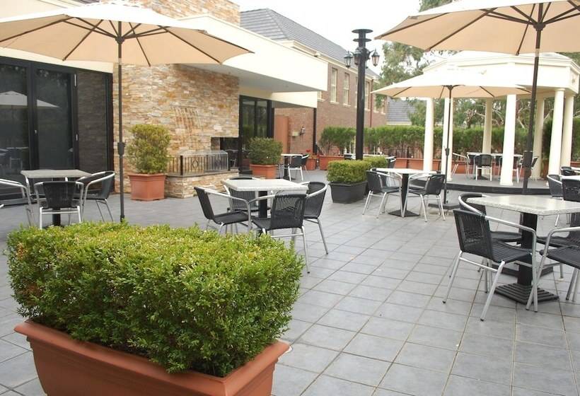 בית מלון כפרי Canterbury International