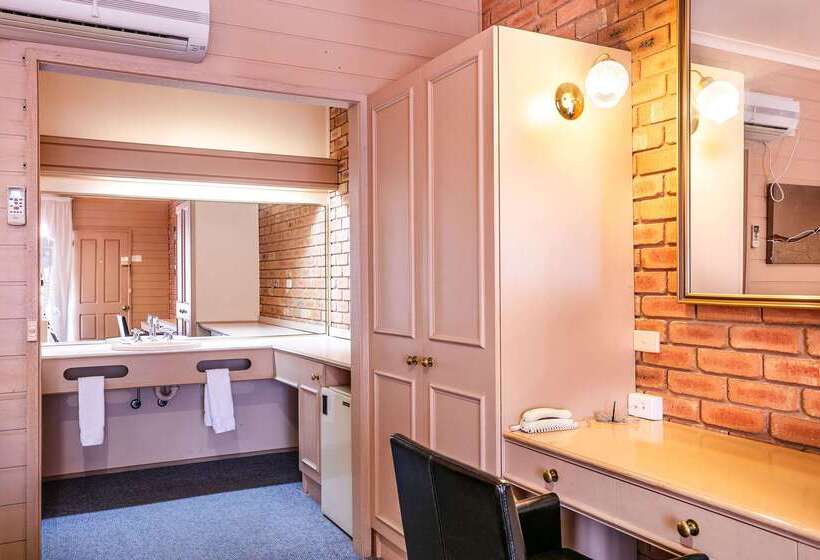 ホテル Quality Inn Colonial