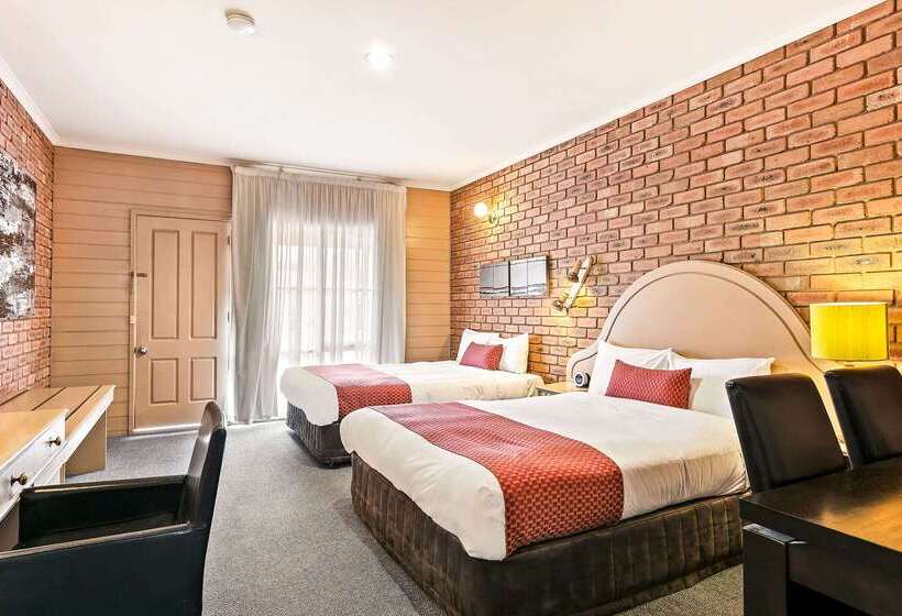 Отель Quality Inn Colonial