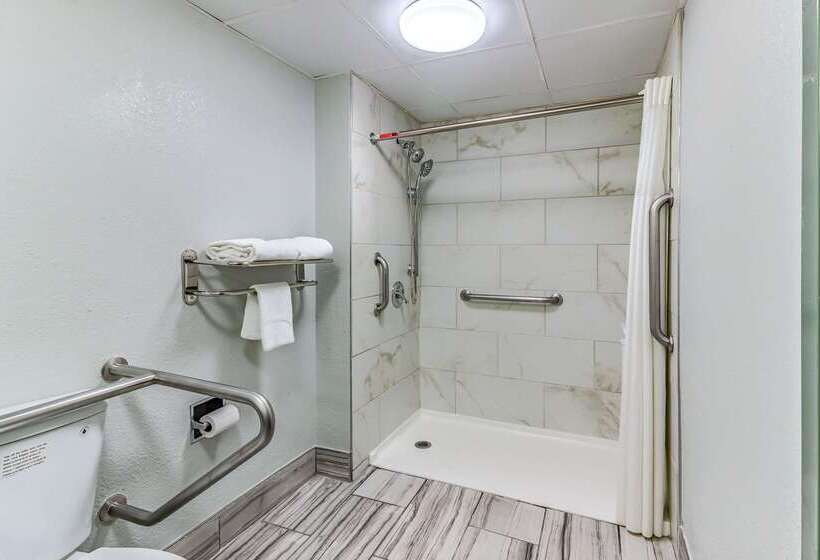 فندق Quality Inn