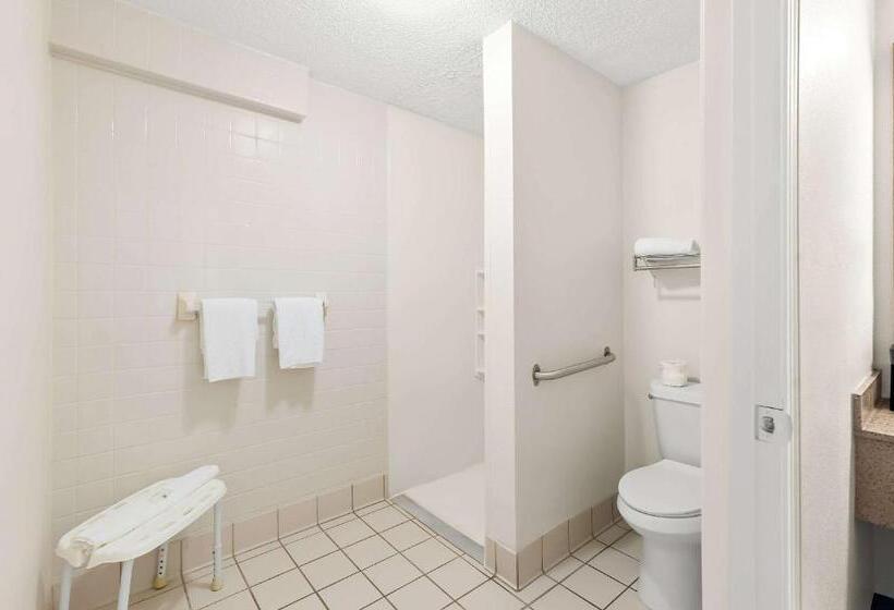 فندق Quality Inn