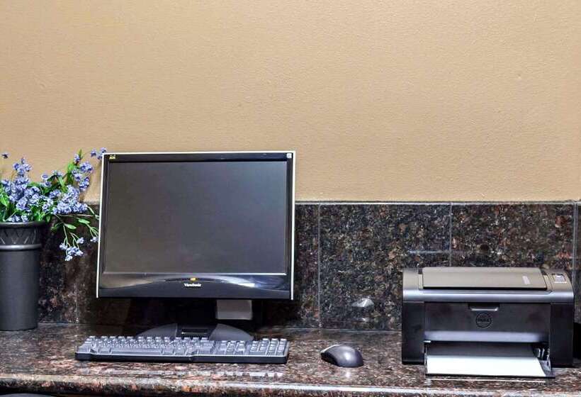 هتل Quality Inn Near Seattle Premium Outlets