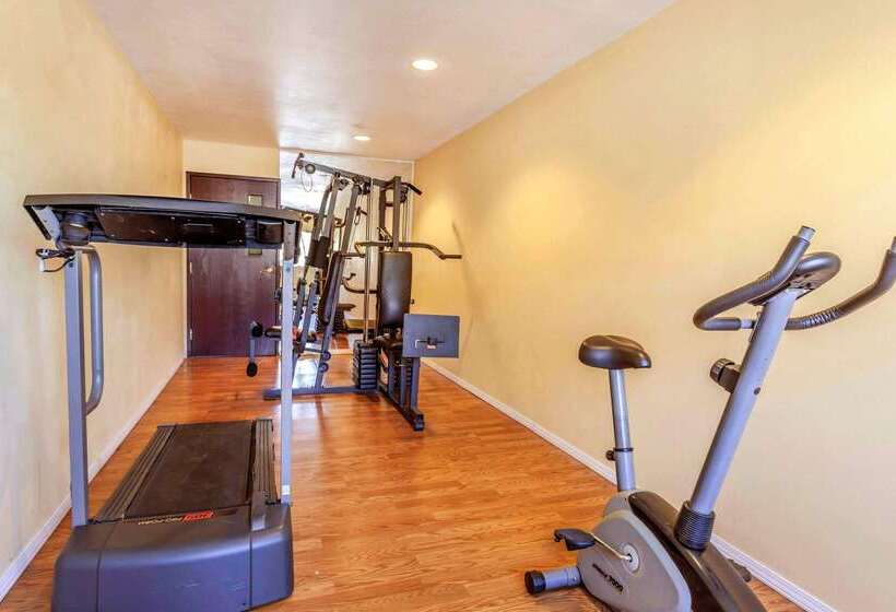 호텔 Quality Inn Near Seattle Premium Outlets