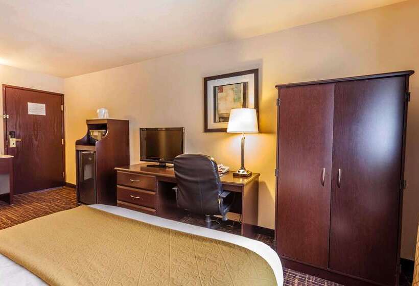 هتل Quality Inn Near Seattle Premium Outlets