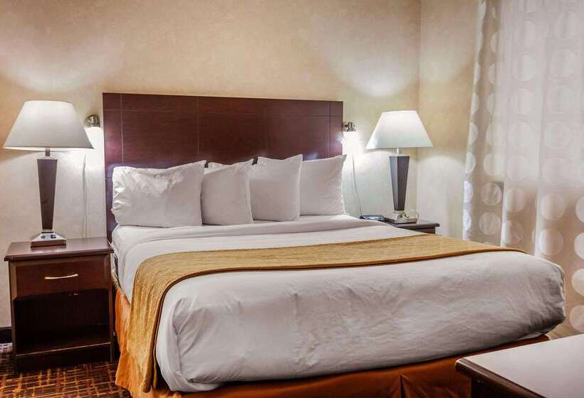 هتل Quality Inn Near Seattle Premium Outlets