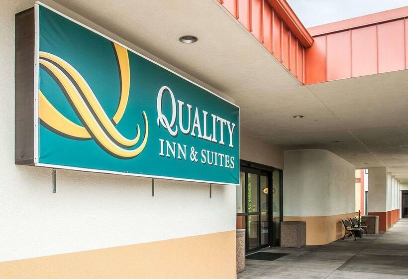 בית מלון כפרי Quality Inn & Suites Kansas City I435n Near Sports Complex
