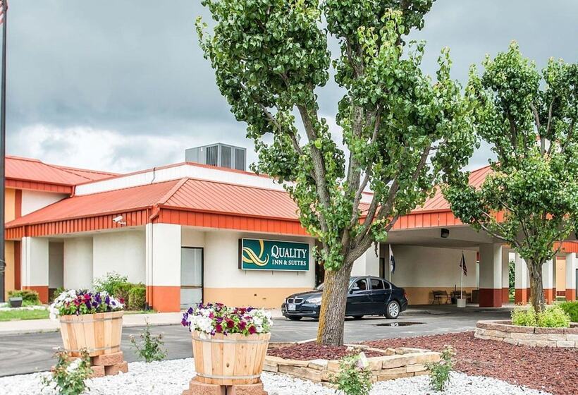 בית מלון כפרי Quality Inn & Suites Kansas City I435n Near Sports Complex