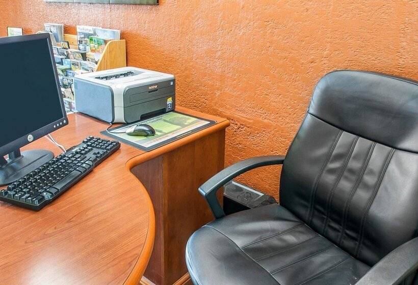 فندق Quality Inn & Suites Kansas City I435n Near Sports Complex