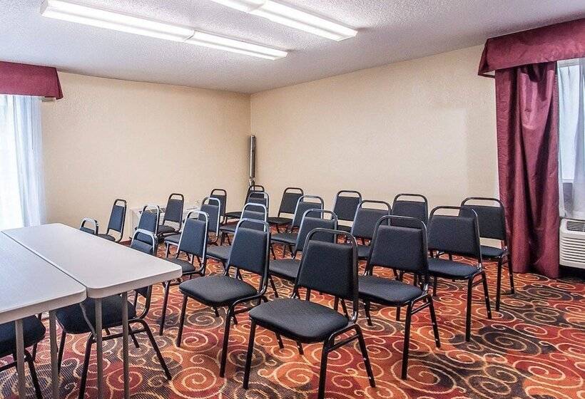 בית מלון כפרי Quality Inn & Suites Kansas City I435n Near Sports Complex