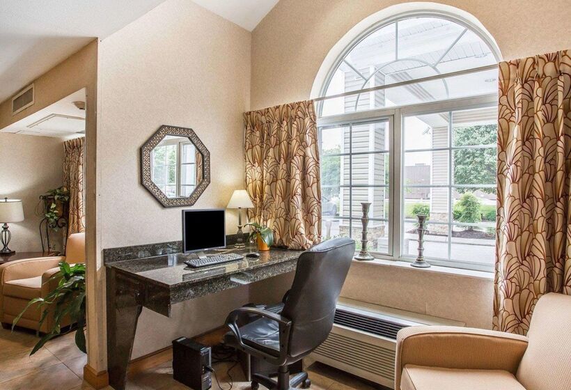 Отель Quality Inn & Suites