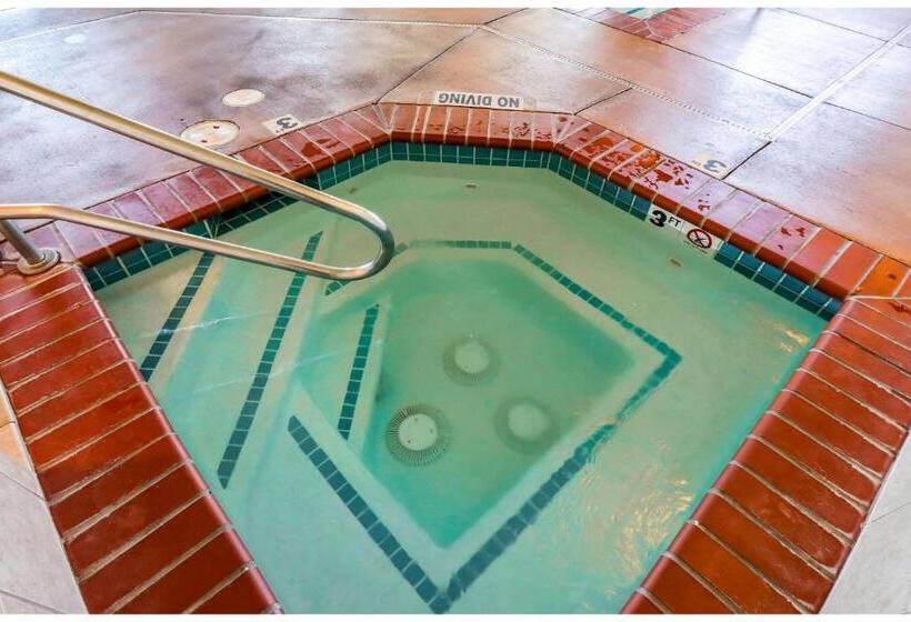 فندق Quality Inn & Suites Sequim At Olympic National Park