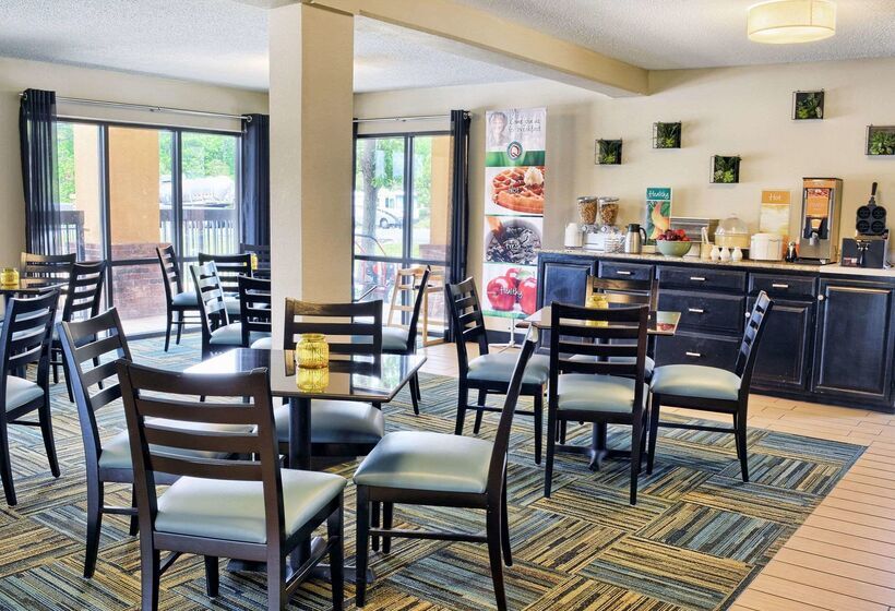 فندق Quality Inn Thornburg