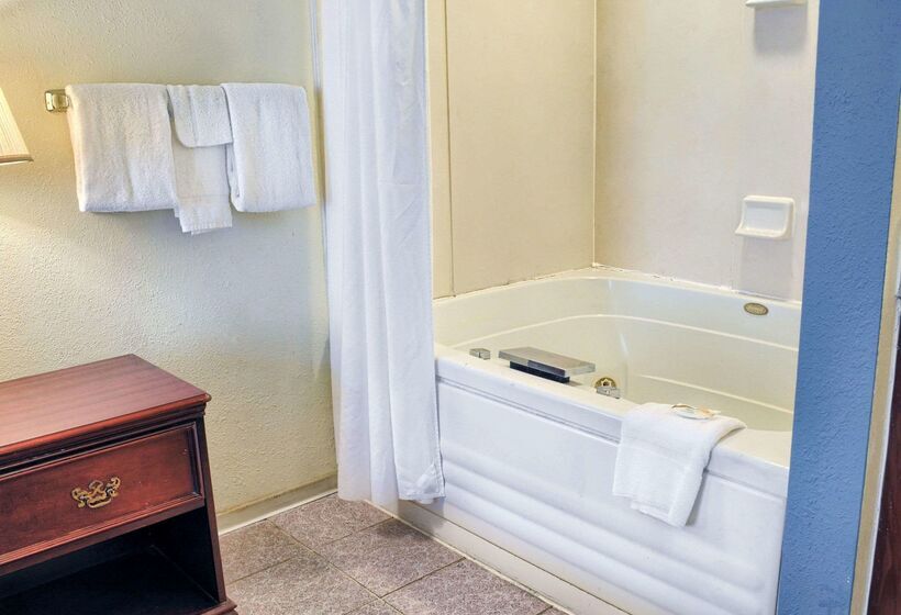 فندق Quality Inn Thornburg