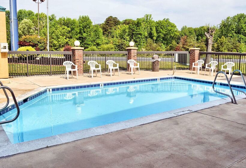 فندق Quality Inn Thornburg