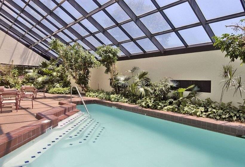 Ramada Hotel & Conf Center By Wyndham Augusta Downtown