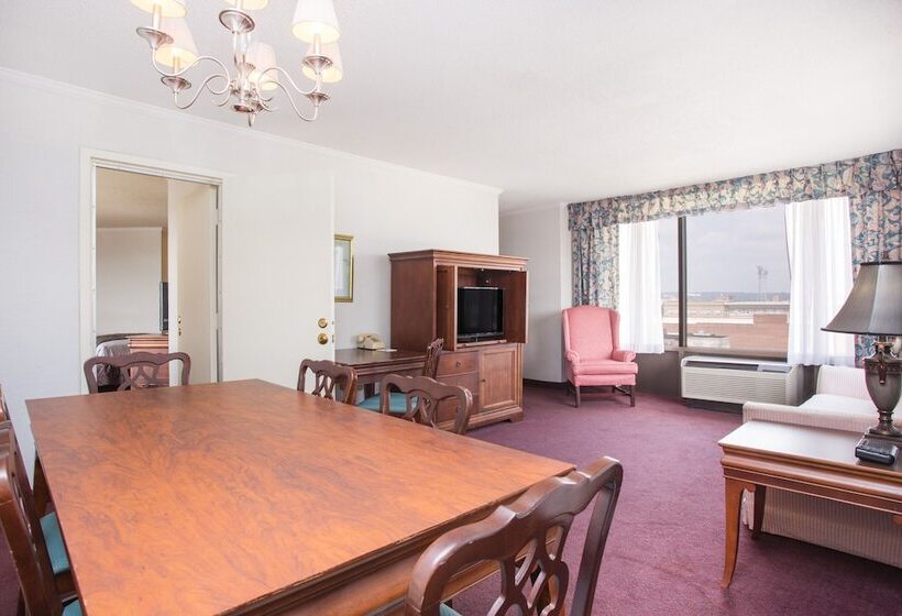 Ramada Hotel & Conf Center By Wyndham Augusta Downtown