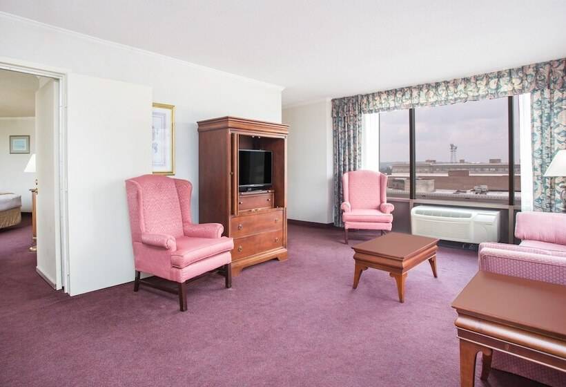 Ramada Hotel & Conf Center By Wyndham Augusta Downtown