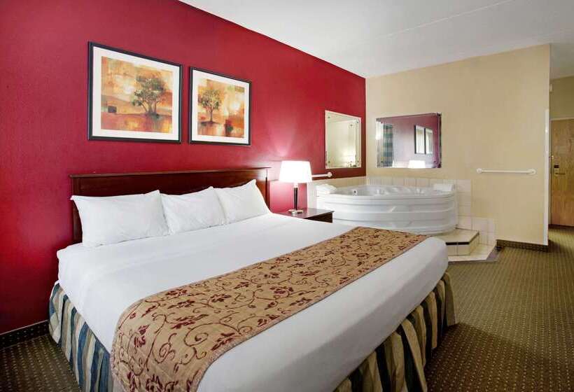 هتل Ramada By Wyndham Bettendorf