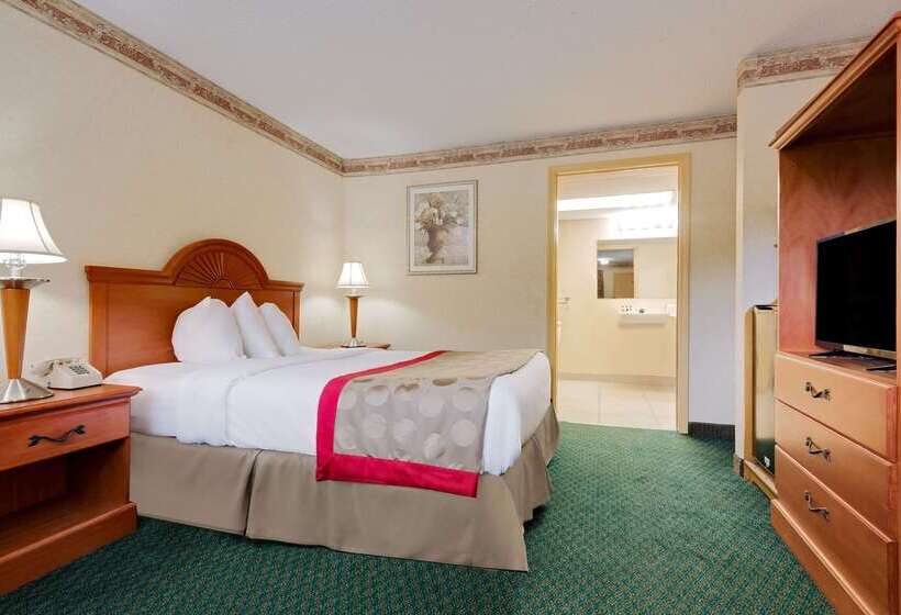 فندق Ramada By Wyndham Cleveland Airport West