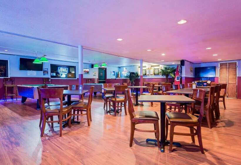 فندق Ramada By Wyndham Cleveland Airport West