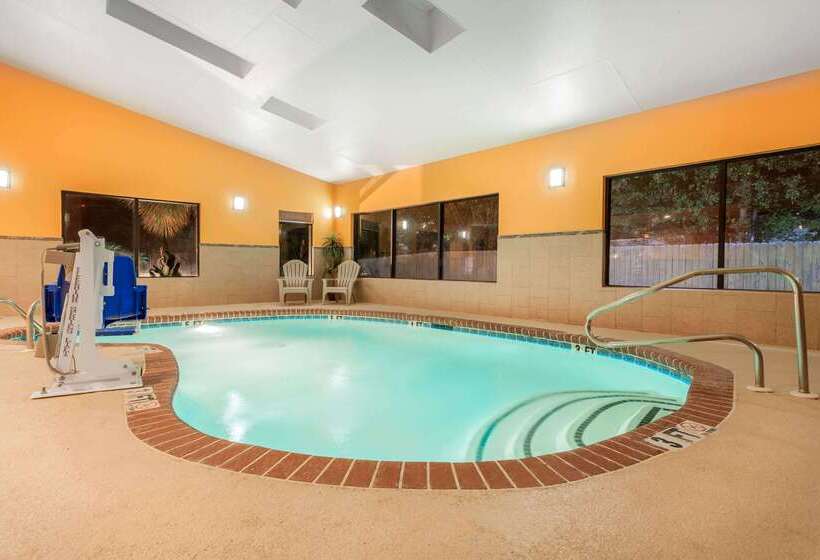 فندق Ramada By Wyndham Locust Grove