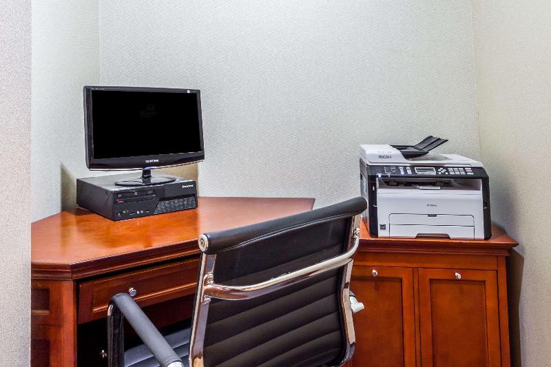 فندق Ramada By Wyndham Locust Grove