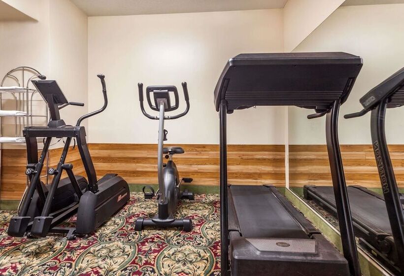 فندق Ramada By Wyndham Locust Grove