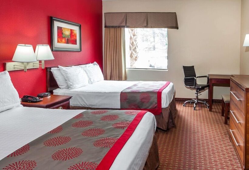 فندق Ramada By Wyndham Locust Grove