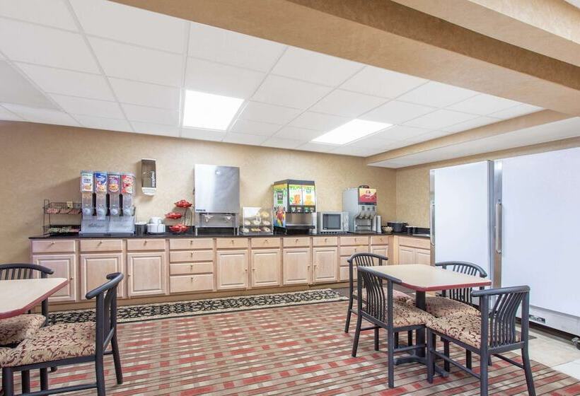 בית מלון כפרי Ramada Limited Cockeysville