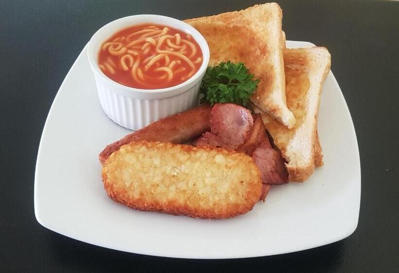 Отель Red Bridge Motor Inn