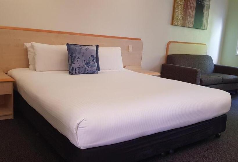 Отель Red Bridge Motor Inn