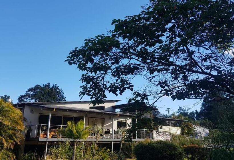 Отель Red Bridge Motor Inn