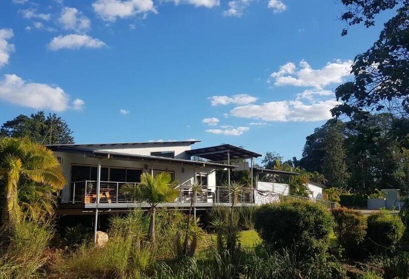 Отель Red Bridge Motor Inn