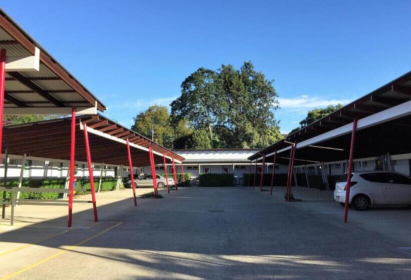 Отель Red Bridge Motor Inn