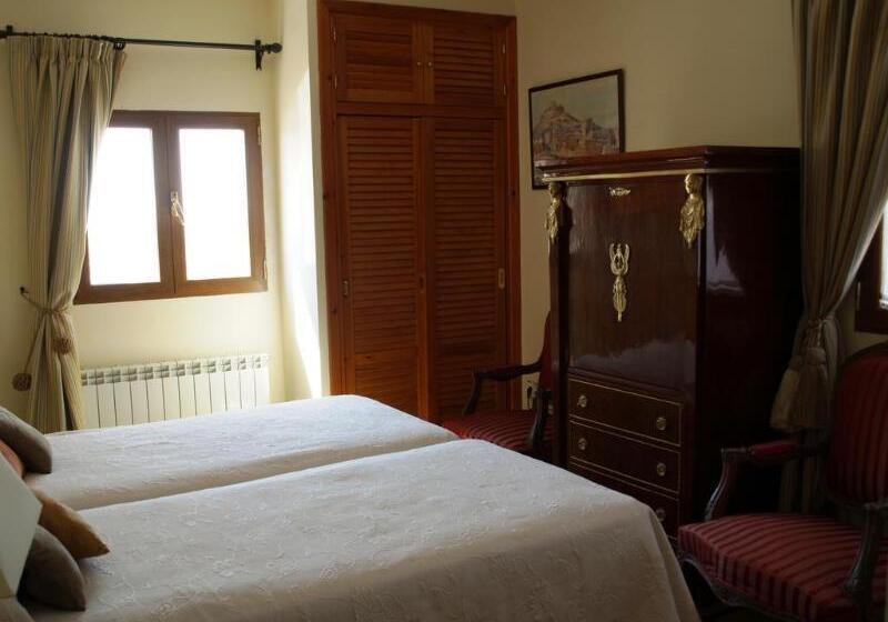 ホテル Residencia Real Del Castillo De Curiel