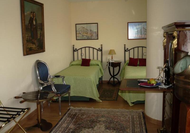 ホテル Residencia Real Del Castillo De Curiel