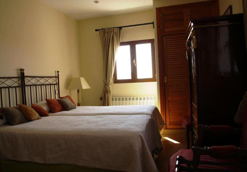 ホテル Residencia Real Del Castillo De Curiel