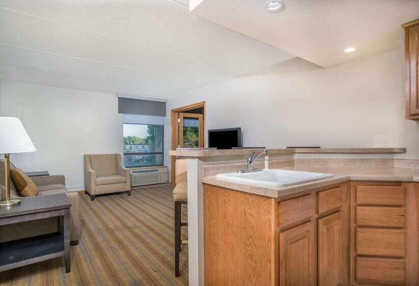 בית מלון כפרי Americinn By Wyndham Rochester Near Mayo Clinic