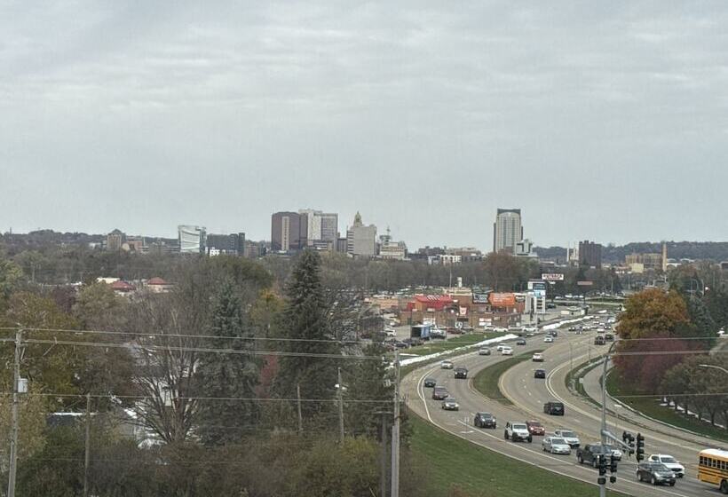 בית מלון כפרי Americinn By Wyndham Rochester Near Mayo Clinic