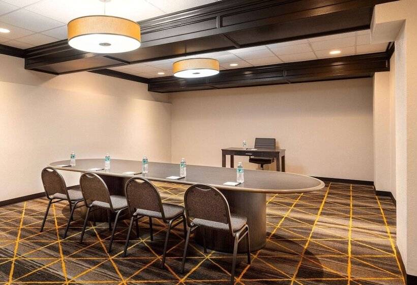 هتل Americinn By Wyndham Rochester Near Mayo Clinic