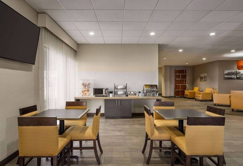 בית מלון כפרי Americinn By Wyndham Rochester Near Mayo Clinic