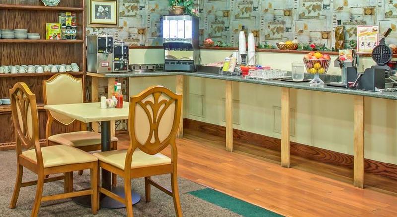 בית מלון כפרי Inn At The Highland Denver Downtown