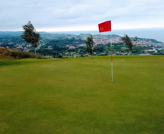 فندق ريفى La Casona Encanto Rural   Apartahotel Spa Llanes