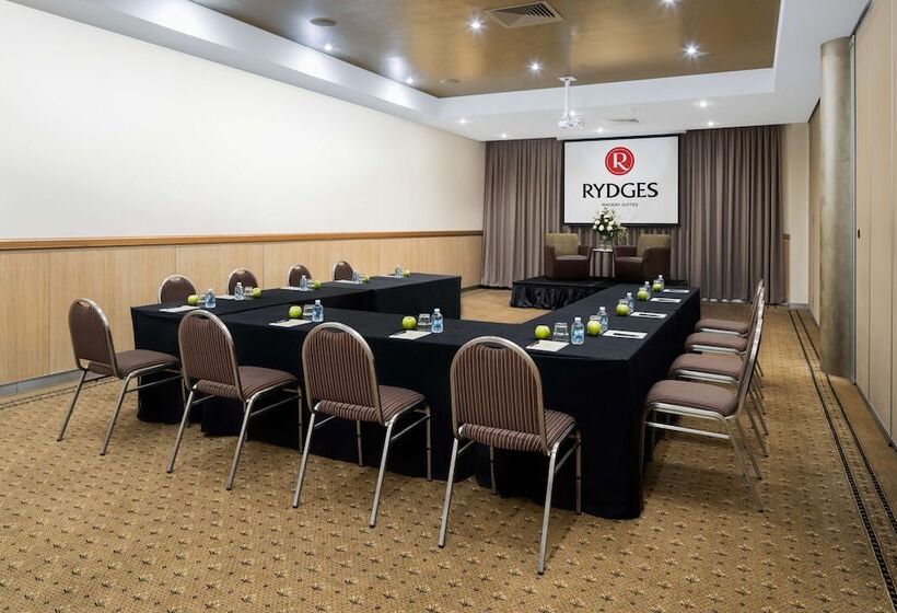 בית מלון כפרי Rydges Mackay Suites